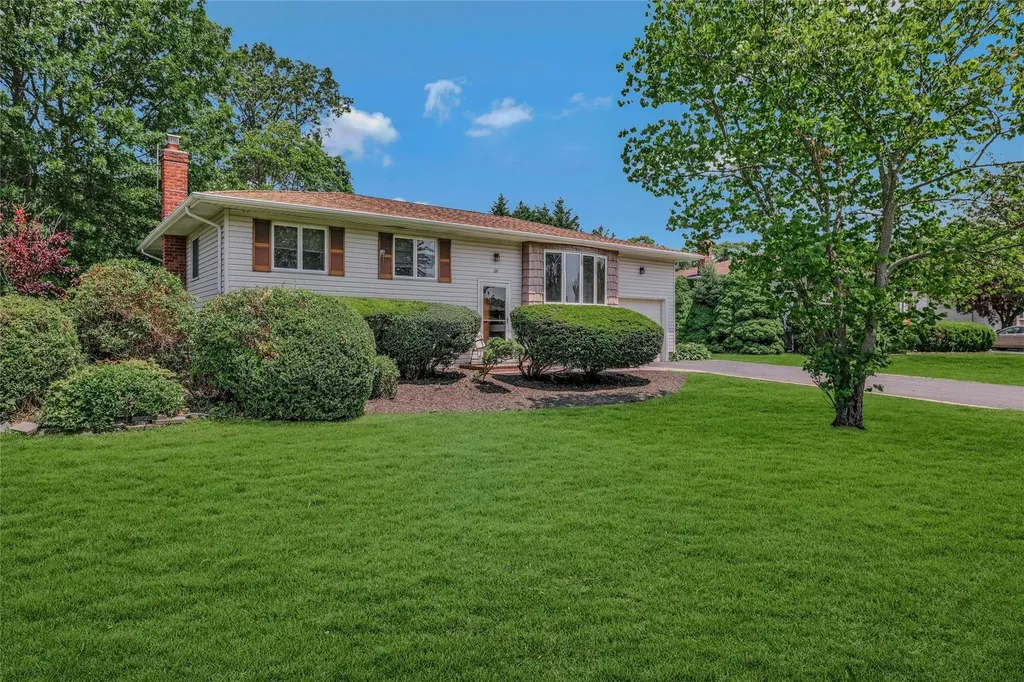 39 Seneca Drive Commack NY 11725