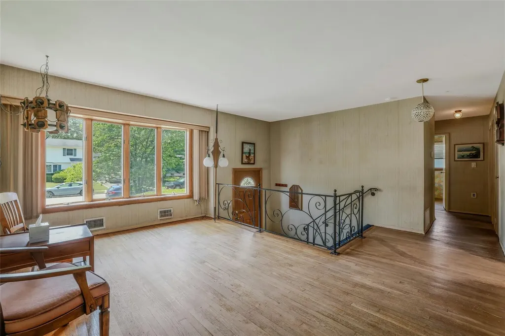 39 Seneca Drive Commack NY 11725
