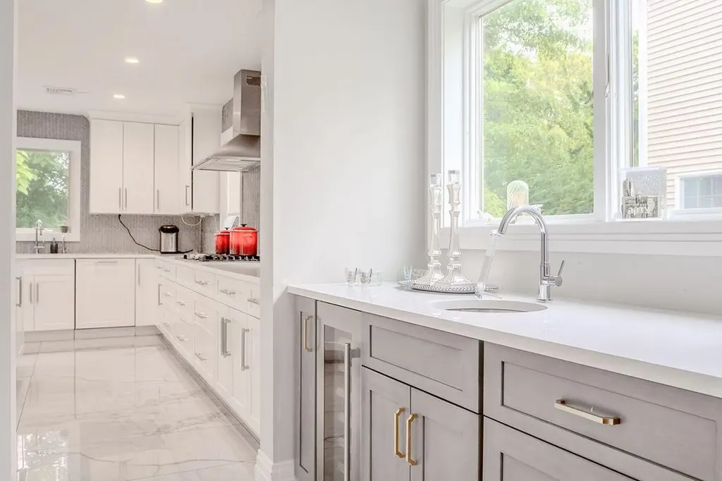 8 Stuyvesant Place Lawrence NY 11559