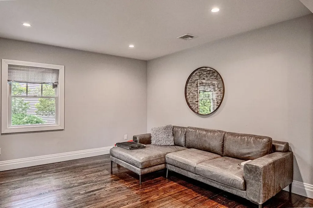 8 Stuyvesant Place Lawrence NY 11559