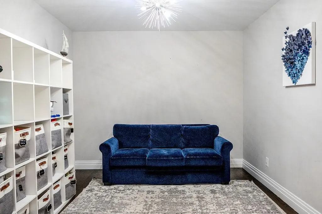 8 Stuyvesant Place Lawrence NY 11559