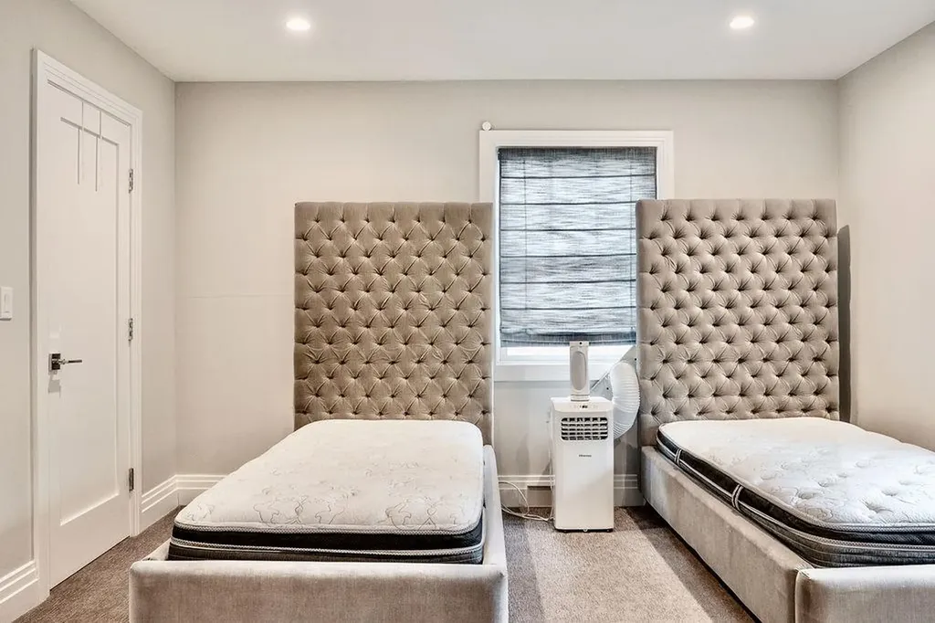 8 Stuyvesant Place Lawrence NY 11559