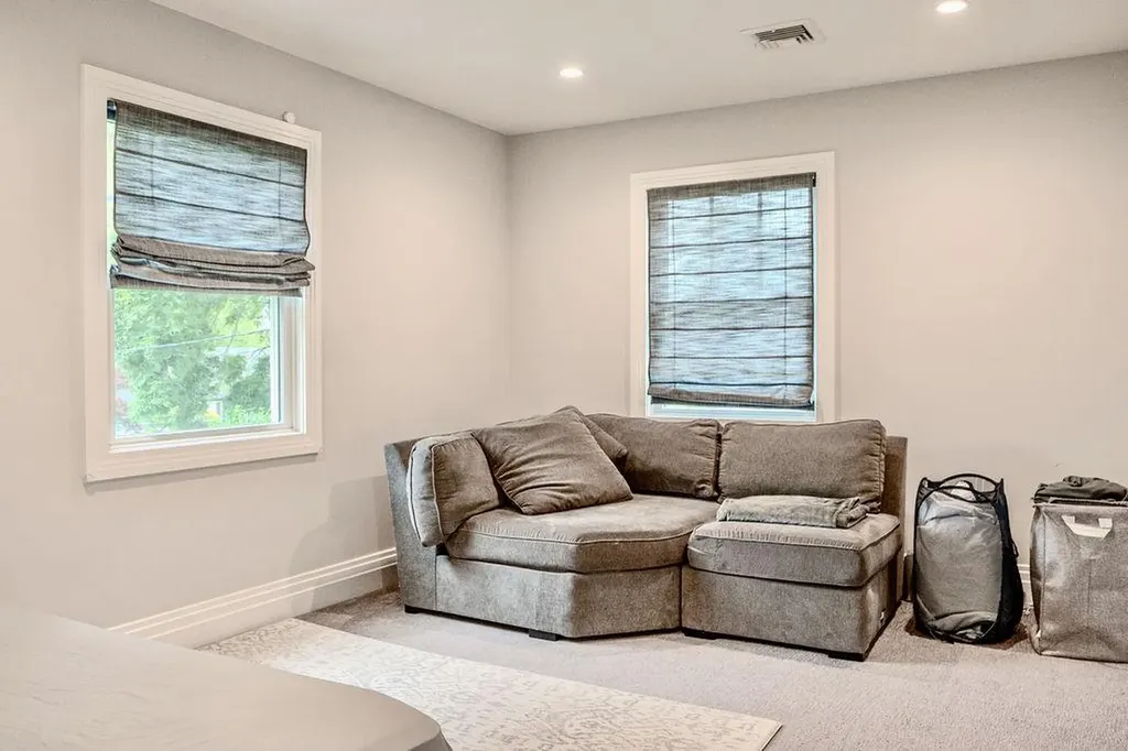8 Stuyvesant Place Lawrence NY 11559