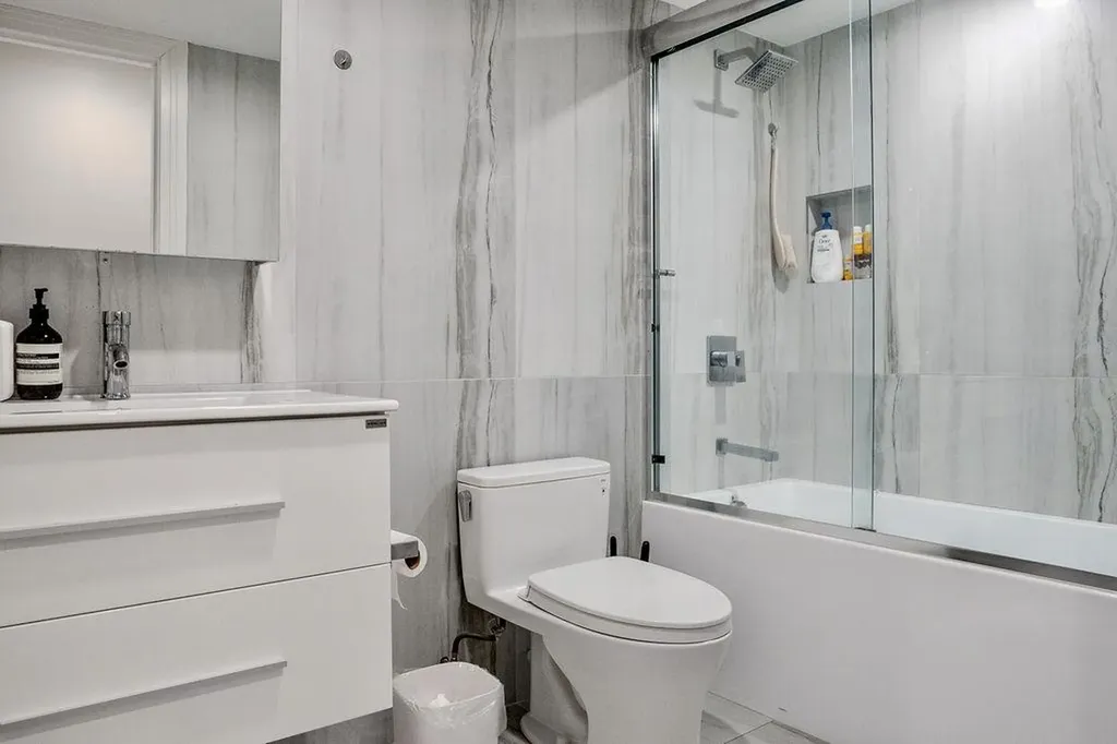 8 Stuyvesant Place Lawrence NY 11559