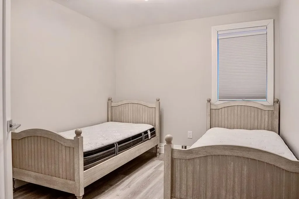 8 Stuyvesant Place Lawrence NY 11559