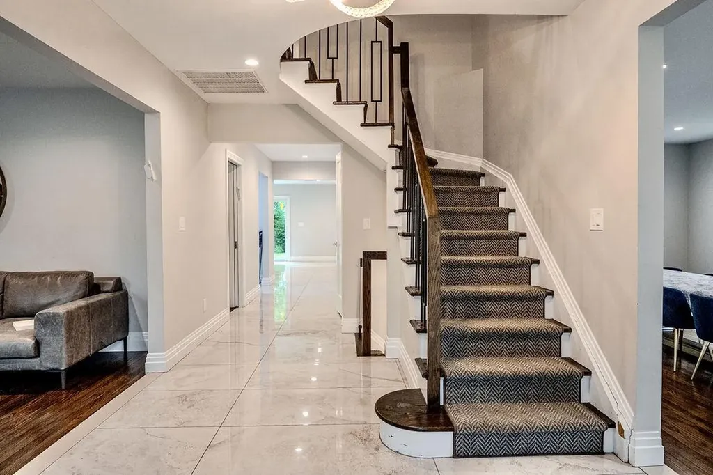 8 Stuyvesant Place Lawrence NY 11559