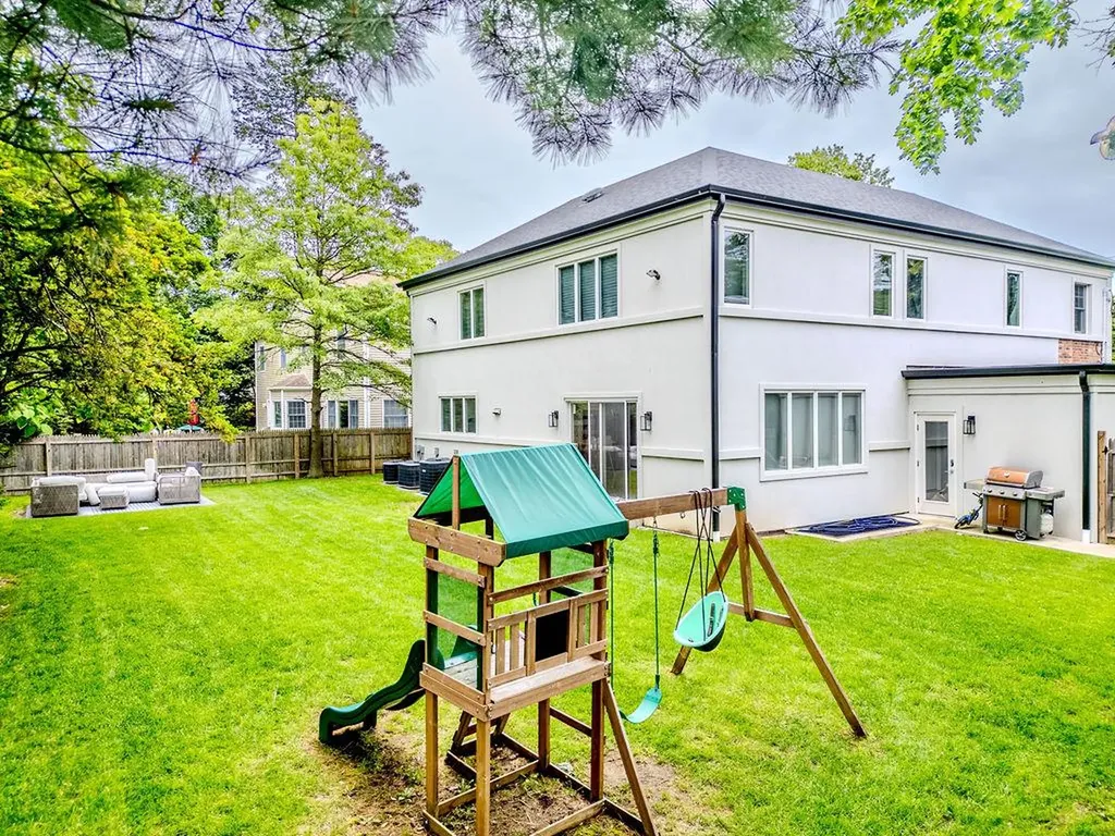 8 Stuyvesant Place Lawrence NY 11559