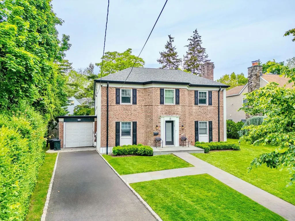 8 Stuyvesant Place Lawrence NY 11559