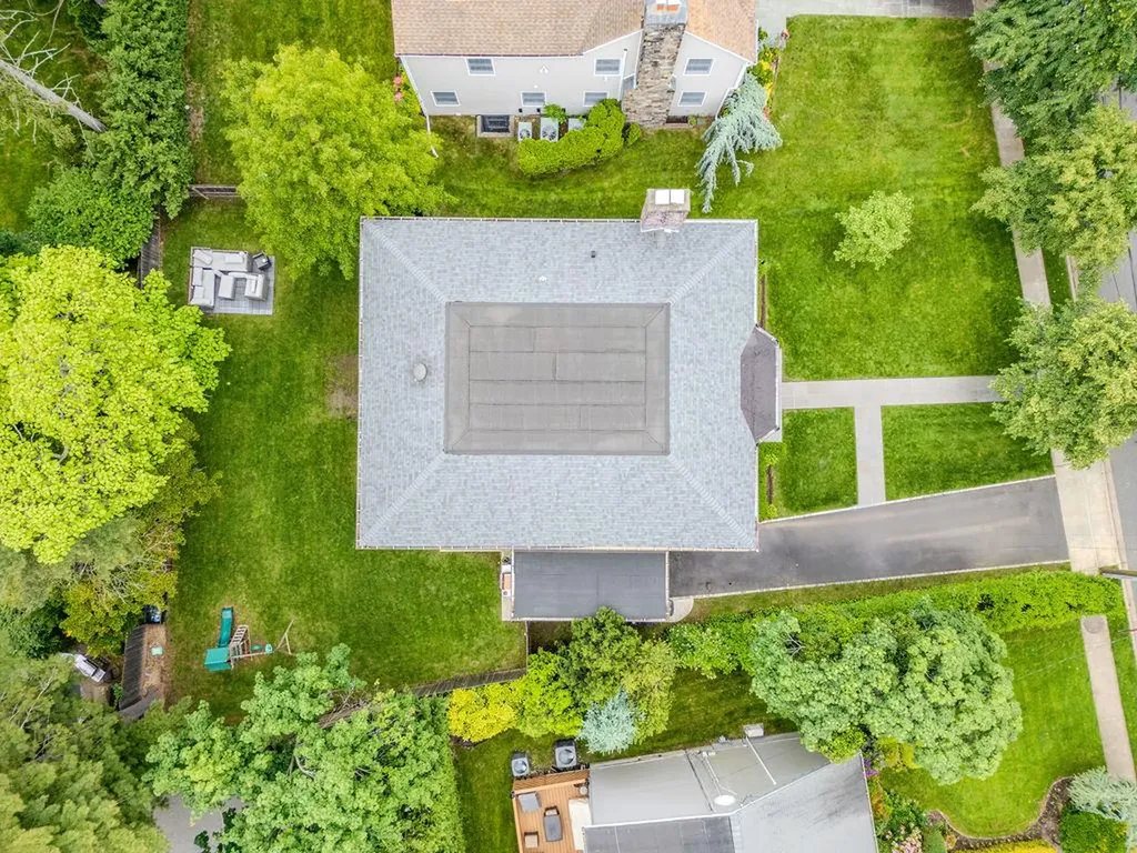 8 Stuyvesant Place Lawrence NY 11559