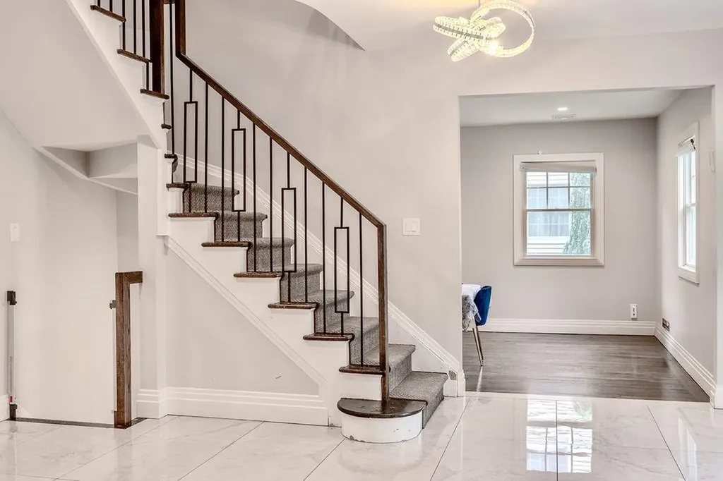 8 Stuyvesant Place Lawrence NY 11559