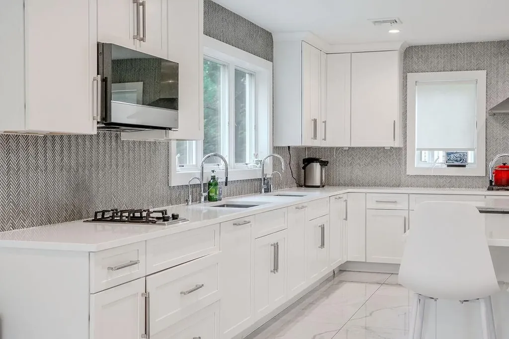 8 Stuyvesant Place Lawrence NY 11559
