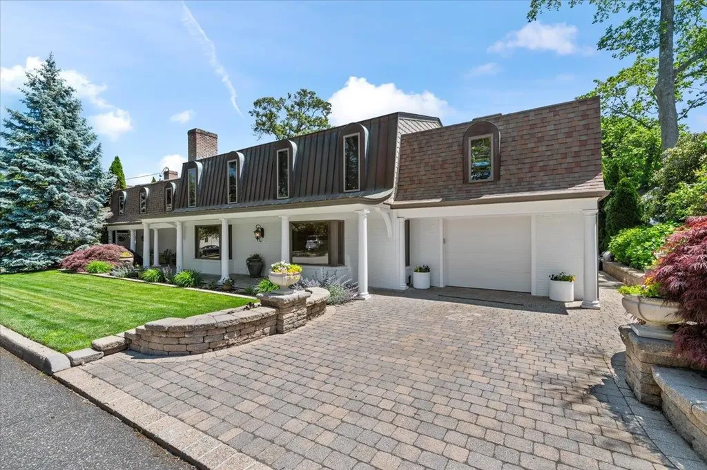 23 Forest Road Kings Park NY 11754