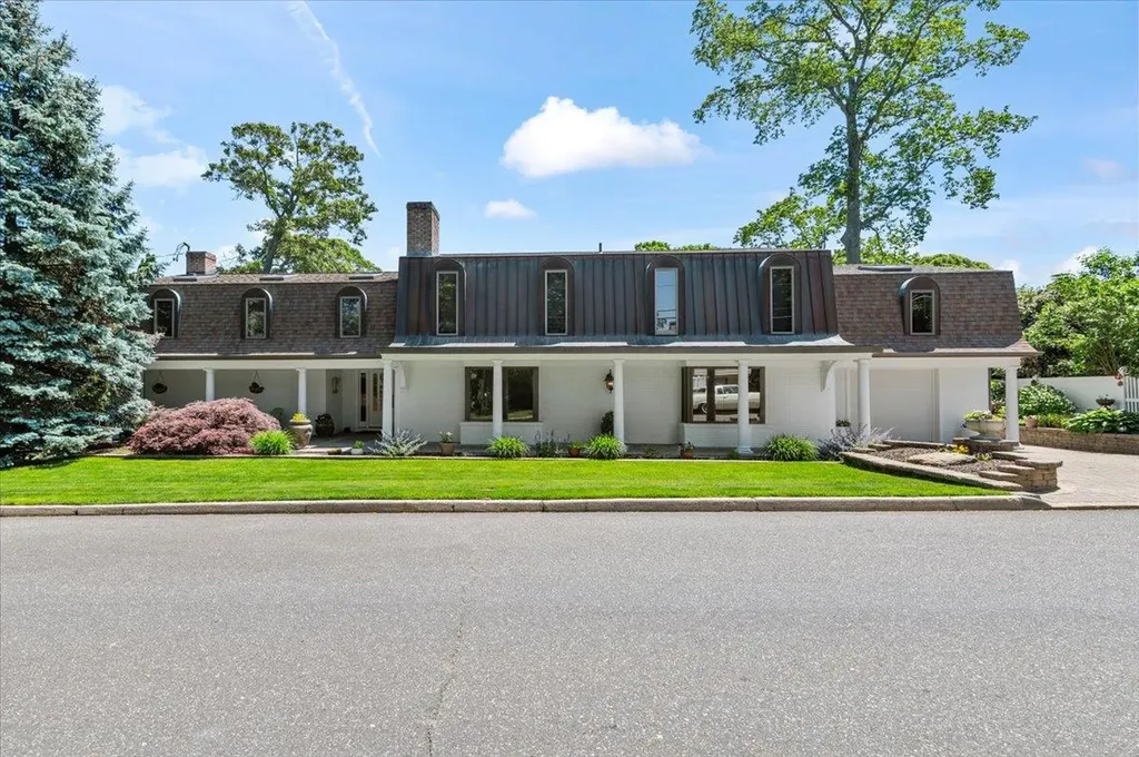 23 Forest Road Kings Park NY 11754