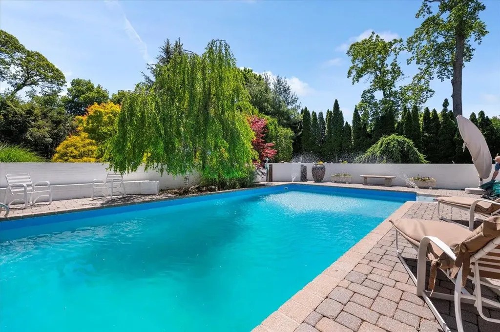 23 Forest Road Kings Park NY 11754