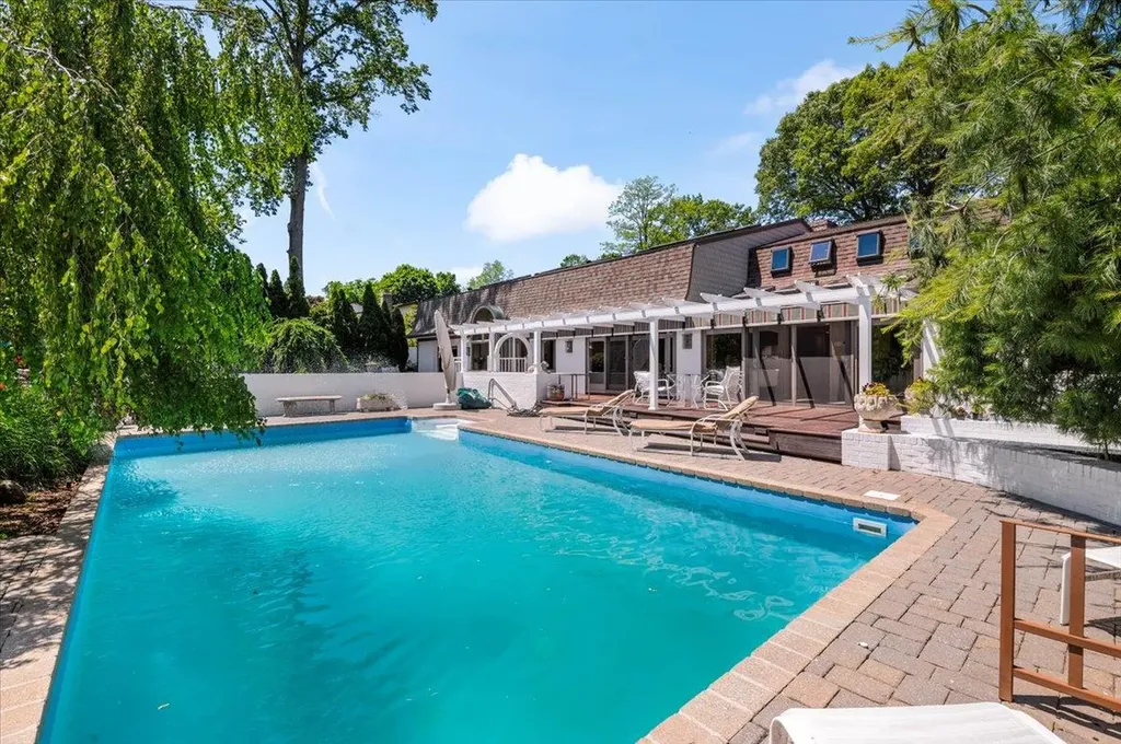 23 Forest Road Kings Park NY 11754