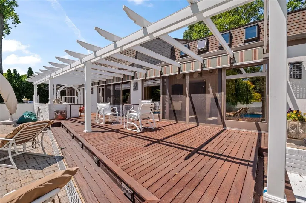 23 Forest Road Kings Park NY 11754