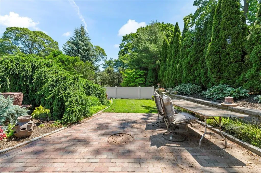 23 Forest Road Kings Park NY 11754