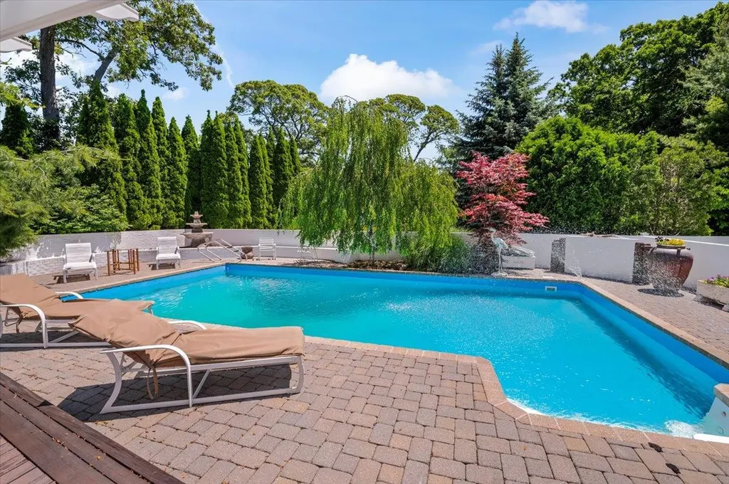 23 Forest Road Kings Park NY 11754