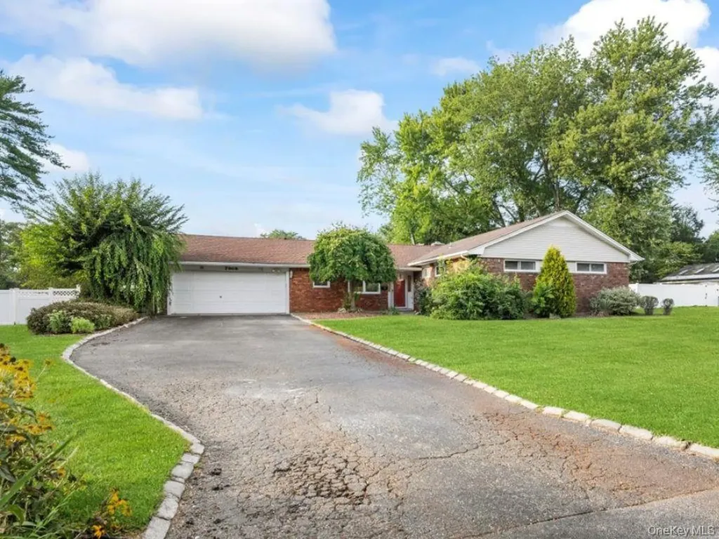 4 Marshmallow Drive Commack NY 11725