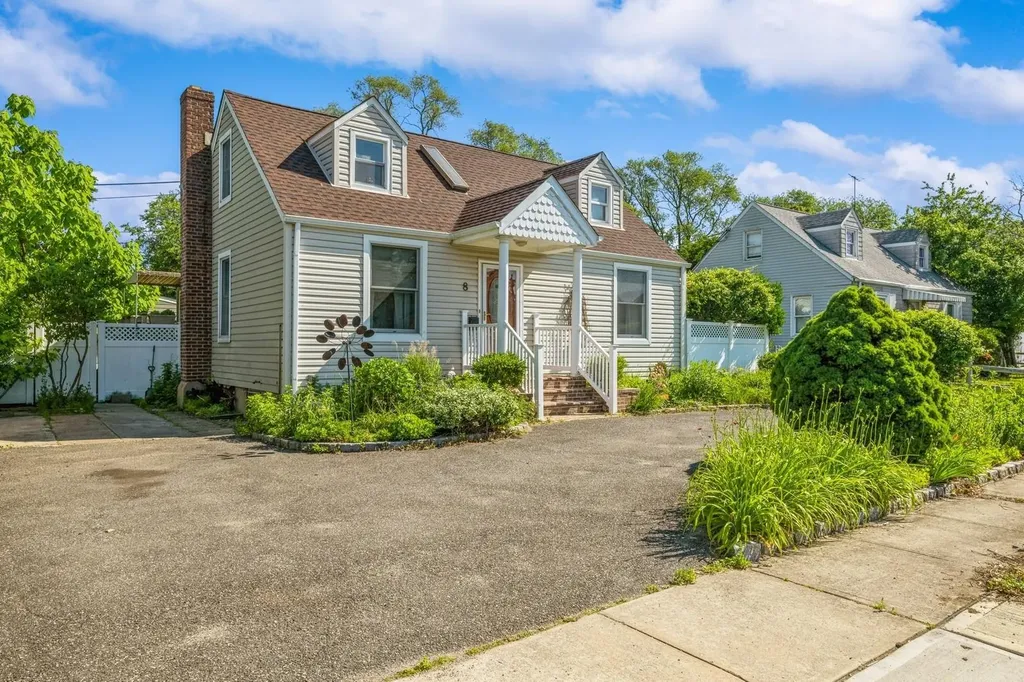 8 Sherman Place Bethpage NY 11714