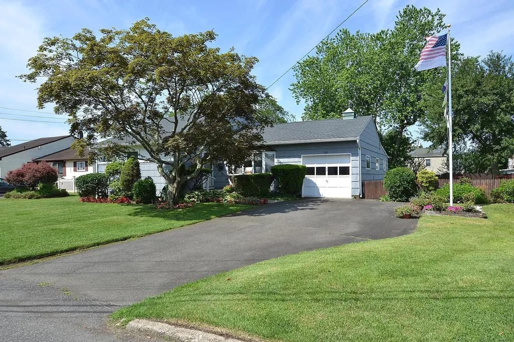 1318 Brooklyn Boulevard Bay Shore NY 11706