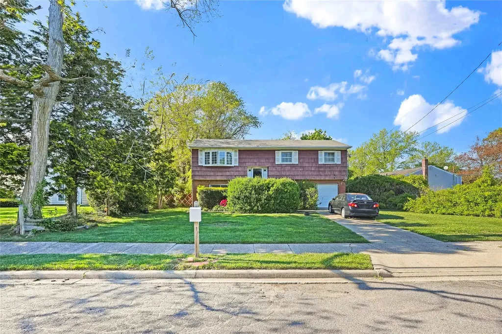 1 Carman Place Massapequa NY 11758