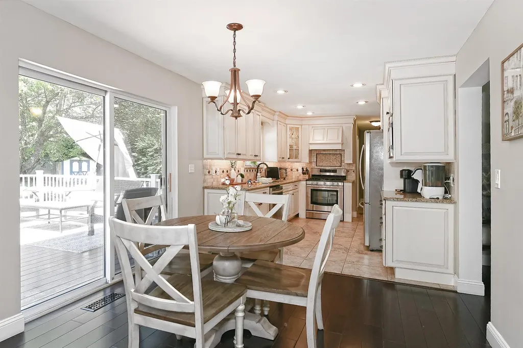 8 Thunder Road Miller Place NY 11764