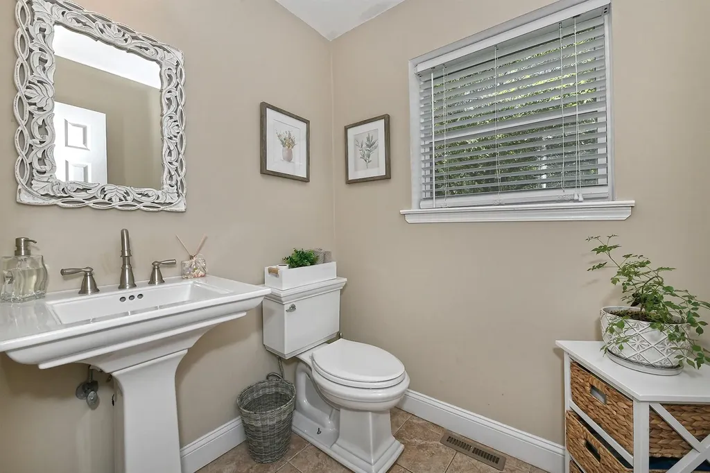 8 Thunder Road Miller Place NY 11764