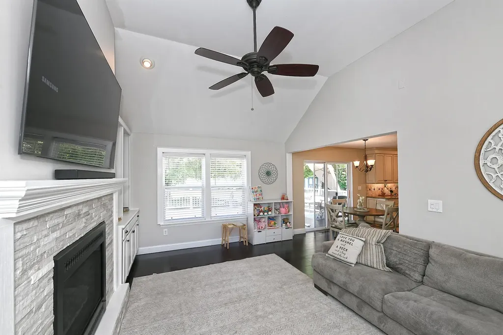 8 Thunder Road Miller Place NY 11764