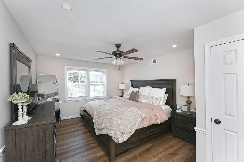 8 Thunder Road Miller Place NY 11764