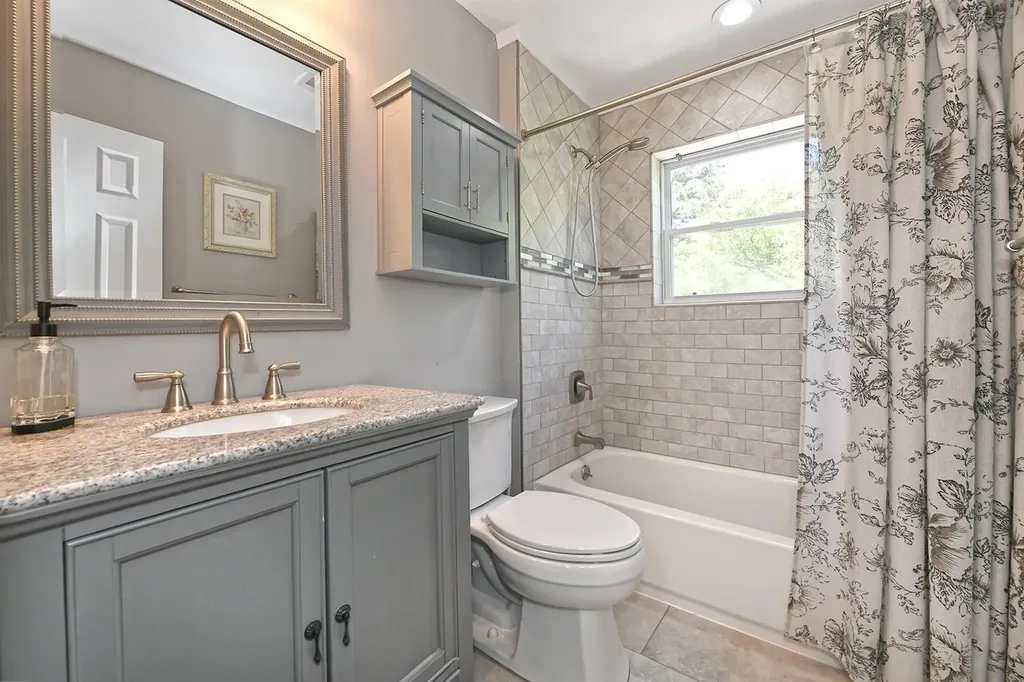 8 Thunder Road Miller Place NY 11764