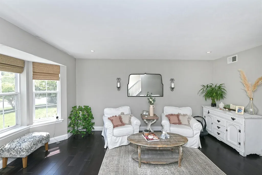 8 Thunder Road Miller Place NY 11764