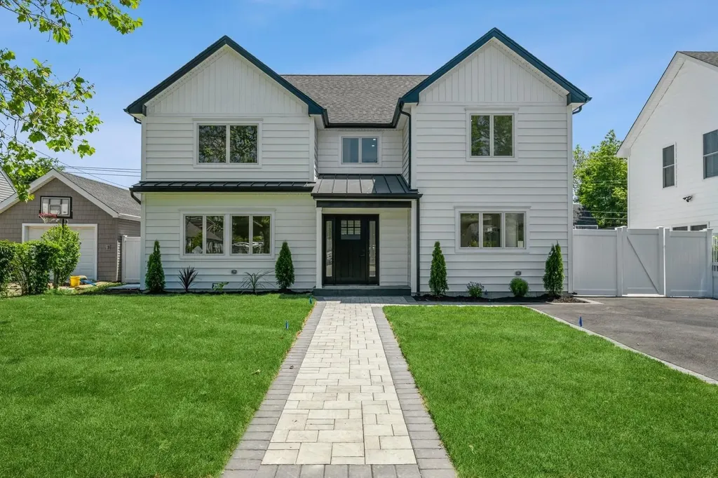 23 Valley Road Levittown NY 11756