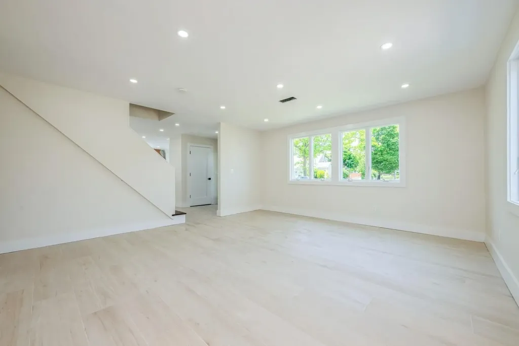 23 Valley Road Levittown NY 11756