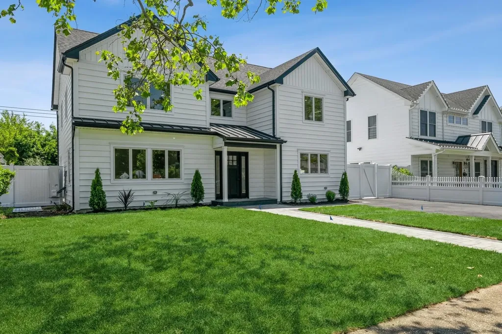 23 Valley Road Levittown NY 11756
