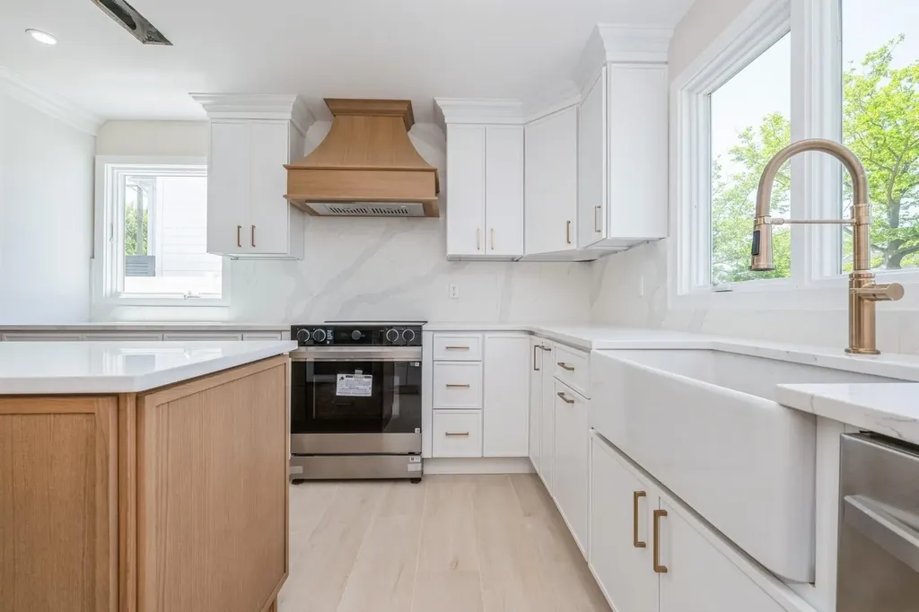 23 Valley Road Levittown NY 11756