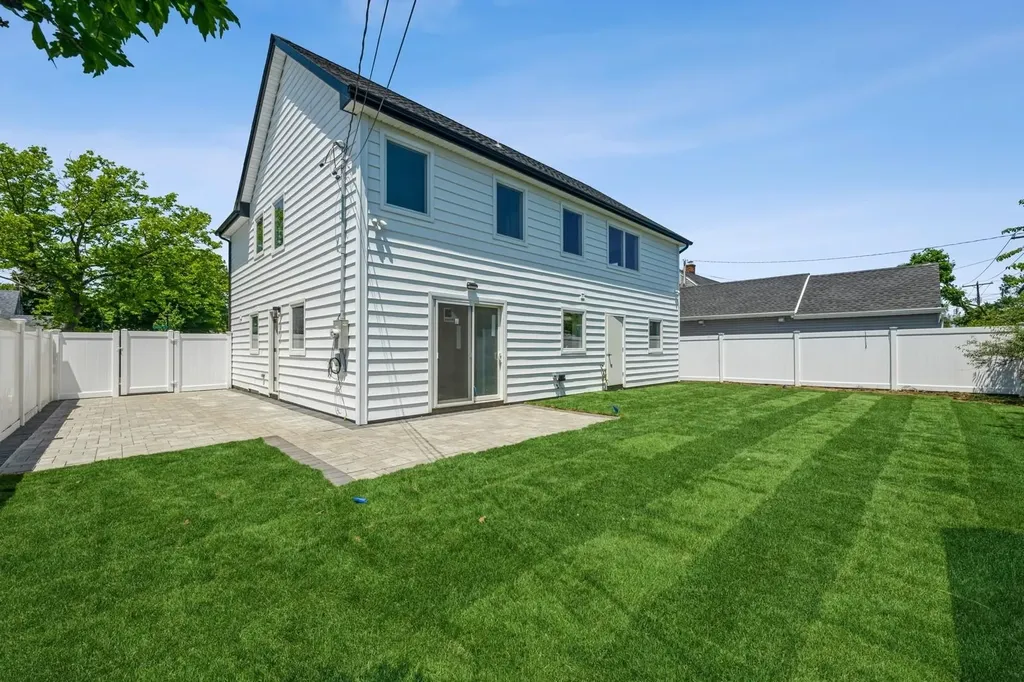 23 Valley Road Levittown NY 11756