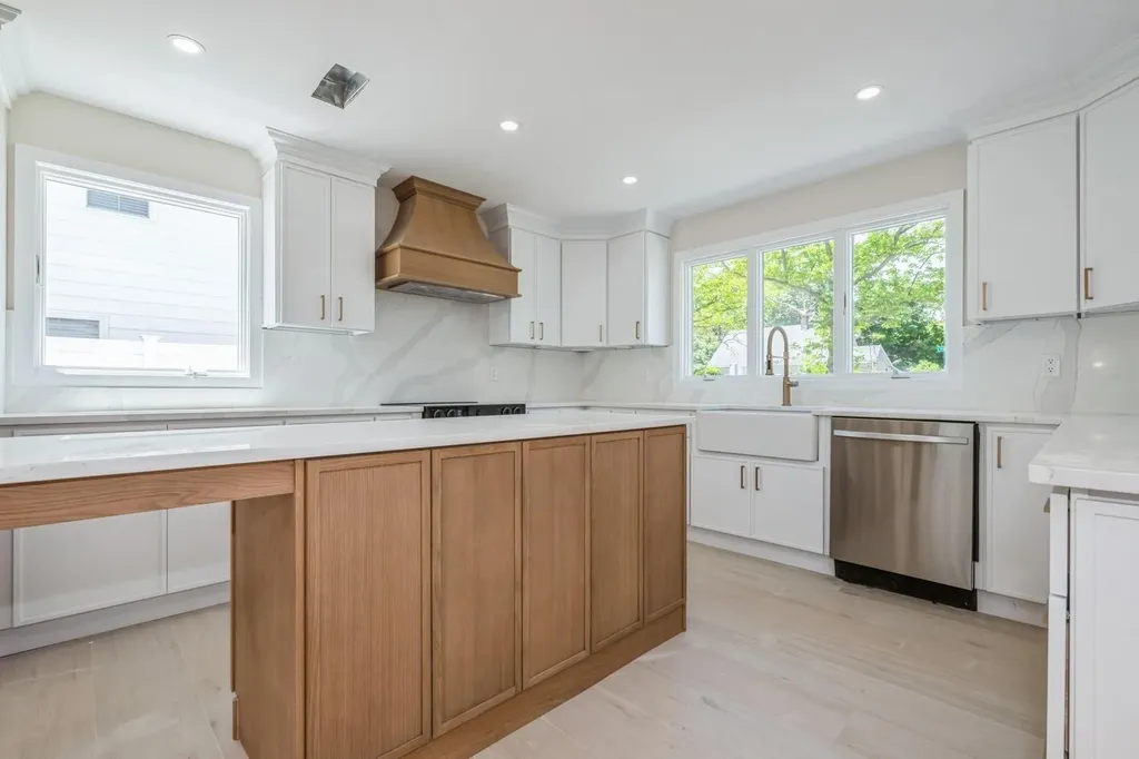 23 Valley Road Levittown NY 11756