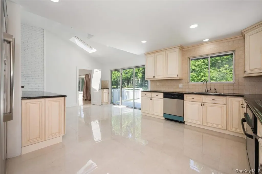 452 E Shore Road Great Neck NY 11024