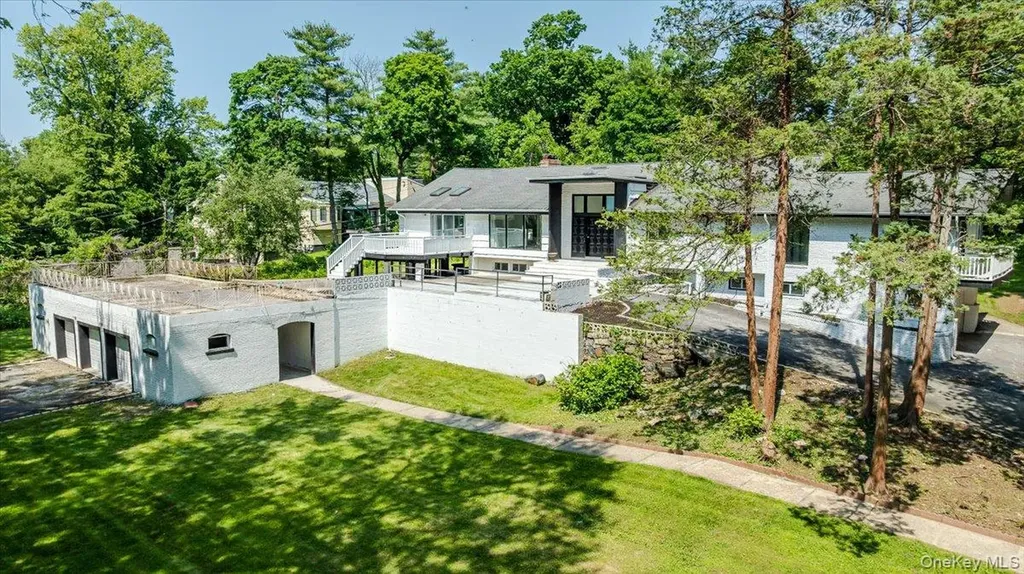 452 E Shore Road Great Neck NY 11024