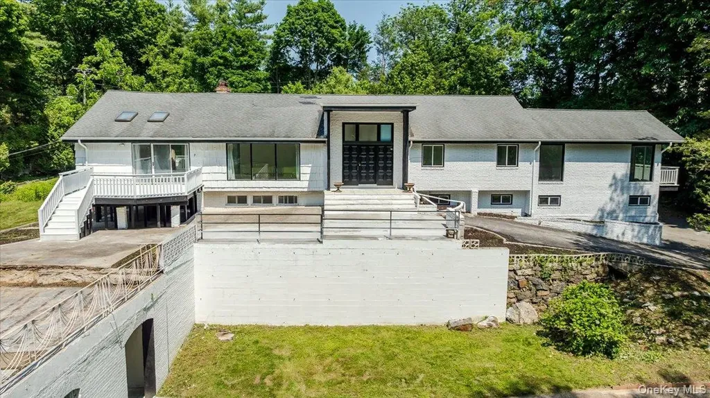 452 E Shore Road Great Neck NY 11024