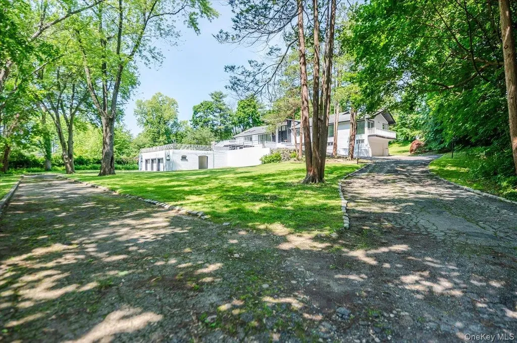 452 E Shore Road Great Neck NY 11024