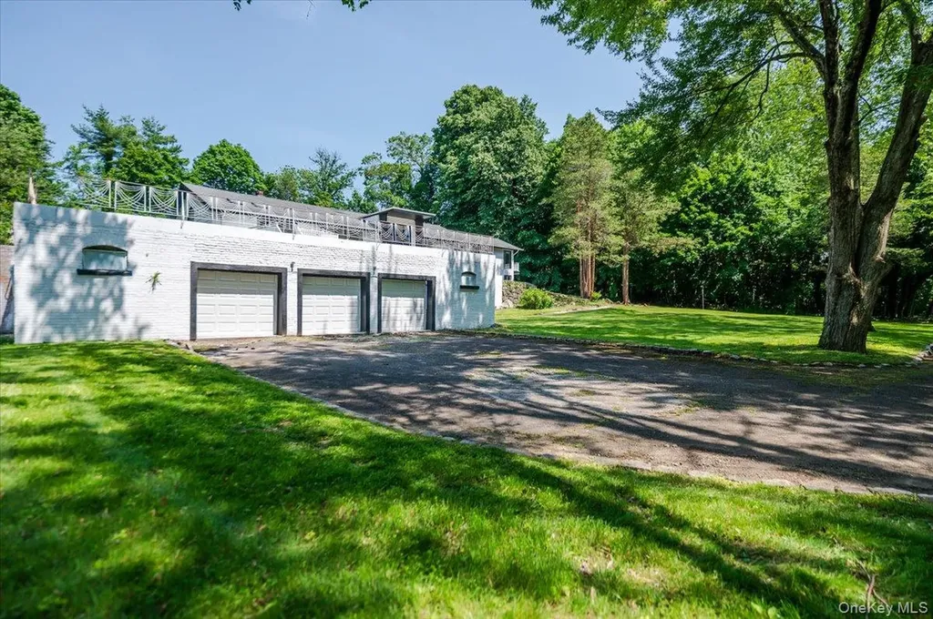 452 E Shore Road Great Neck NY 11024