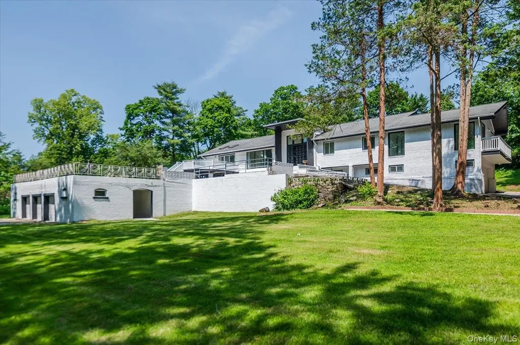 452 E Shore Road Great Neck NY 11024