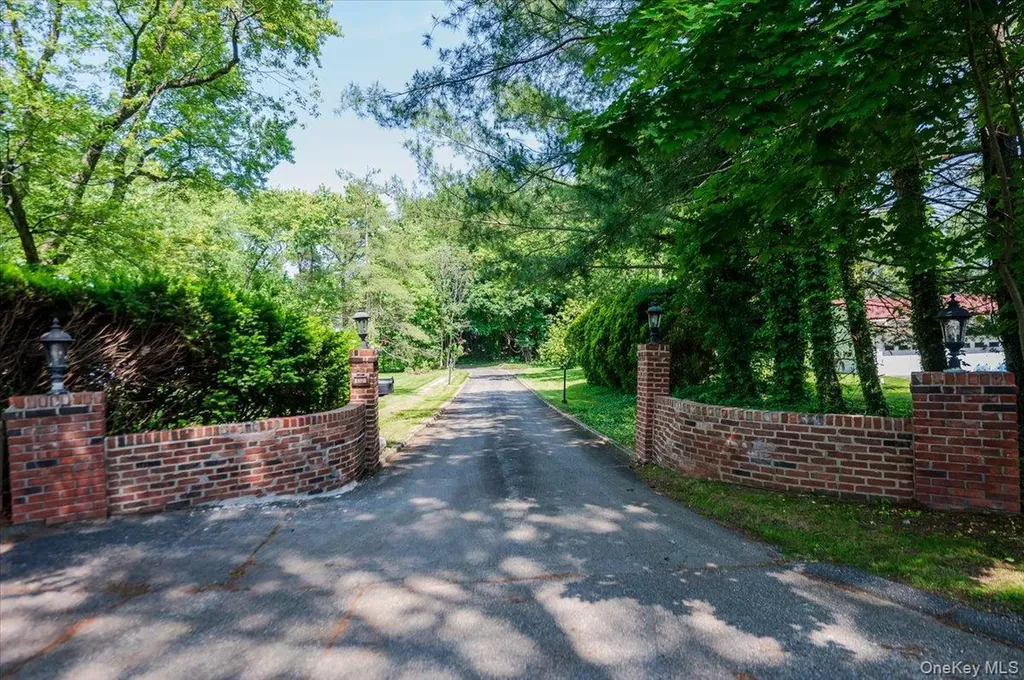 452 E Shore Road Great Neck NY 11024