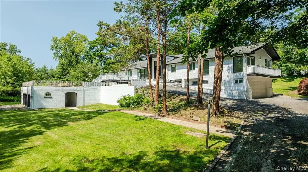 452 E Shore Road Great Neck NY 11024