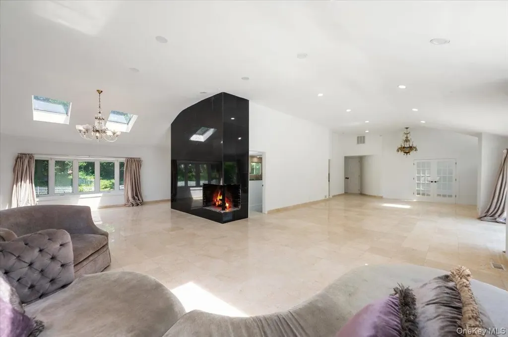 452 E Shore Road Great Neck NY 11024