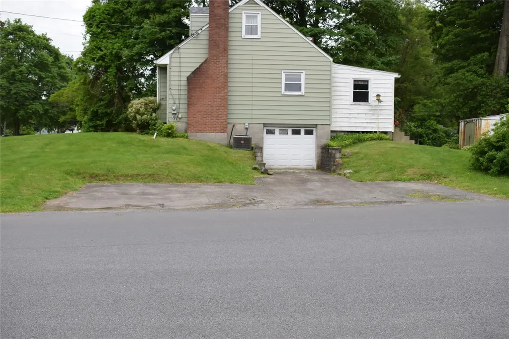 25 Alda Drive Poughkeepsie NY 12603