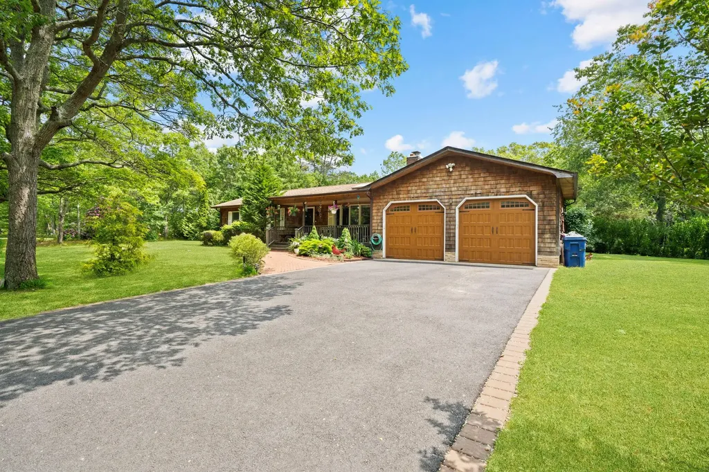 8 Jackson Avenue Hampton Bays NY 11946