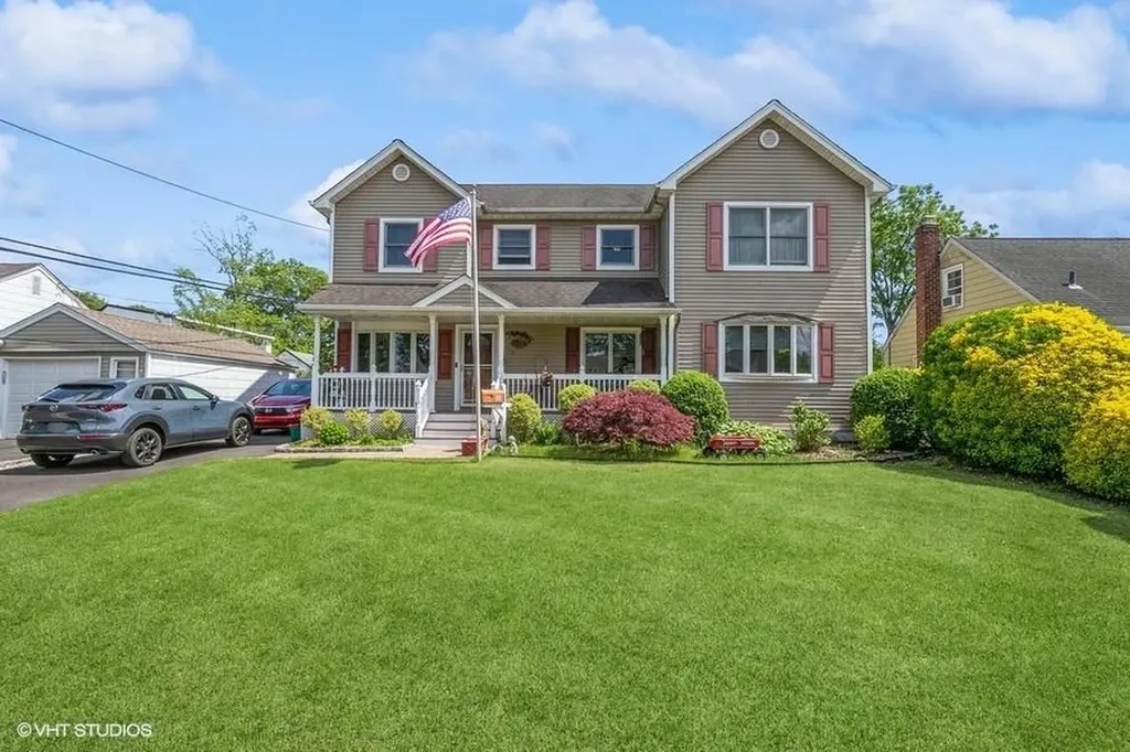 2976 Ruth Road Wantagh NY 11793